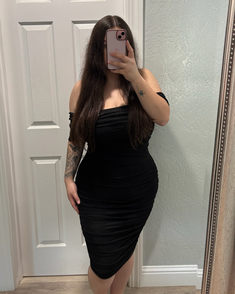 Evelyn Off Shoulder Dress (Black)
