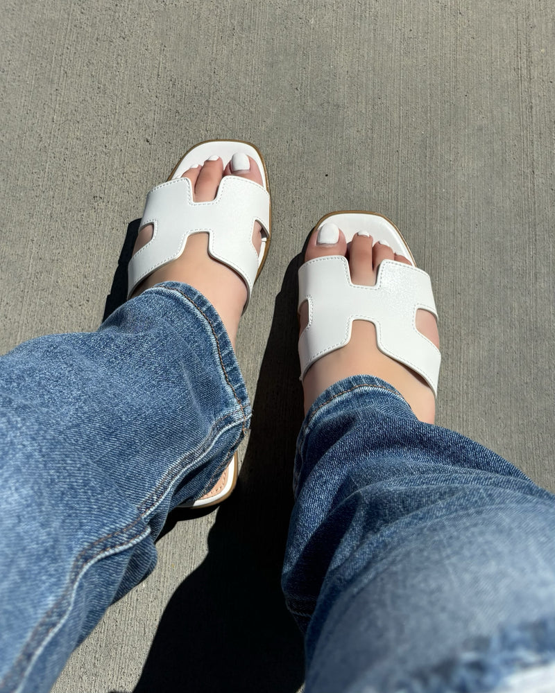 Joanna Sandals (White)